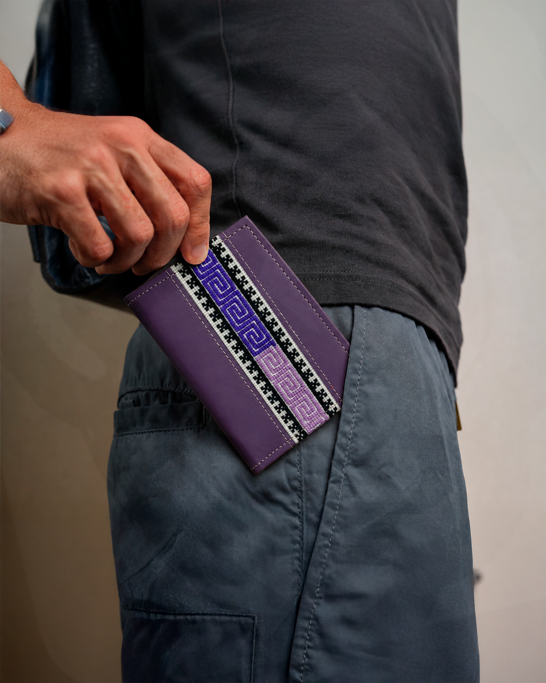 Porta Pasaporte Morado - Punto de Cruz